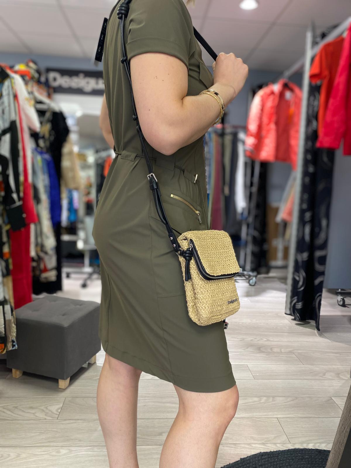 Robe courte "cargo" ajustée avec manches courtes,