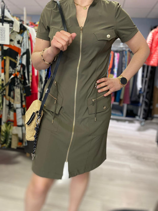 Robe courte "cargo" ajustée avec manches courtes,